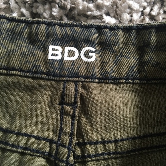 BDG Green Floral Printed Low Rise Mia Shorts 26 - Picture 3 of 7